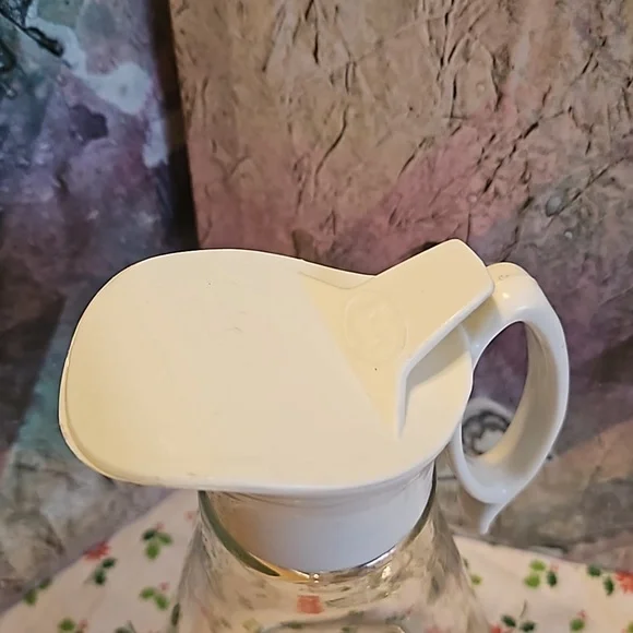 Vintage 1970 Log Cabin Glass Syrup Dispenser Pitcher Gold Eagle Design - Picture 2 of 5